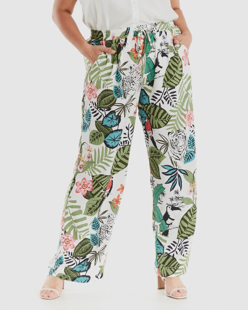 Front of a model wearing a size 1X Tropics Pant in Print by Estelle. | dia_product_style_image_id:234973